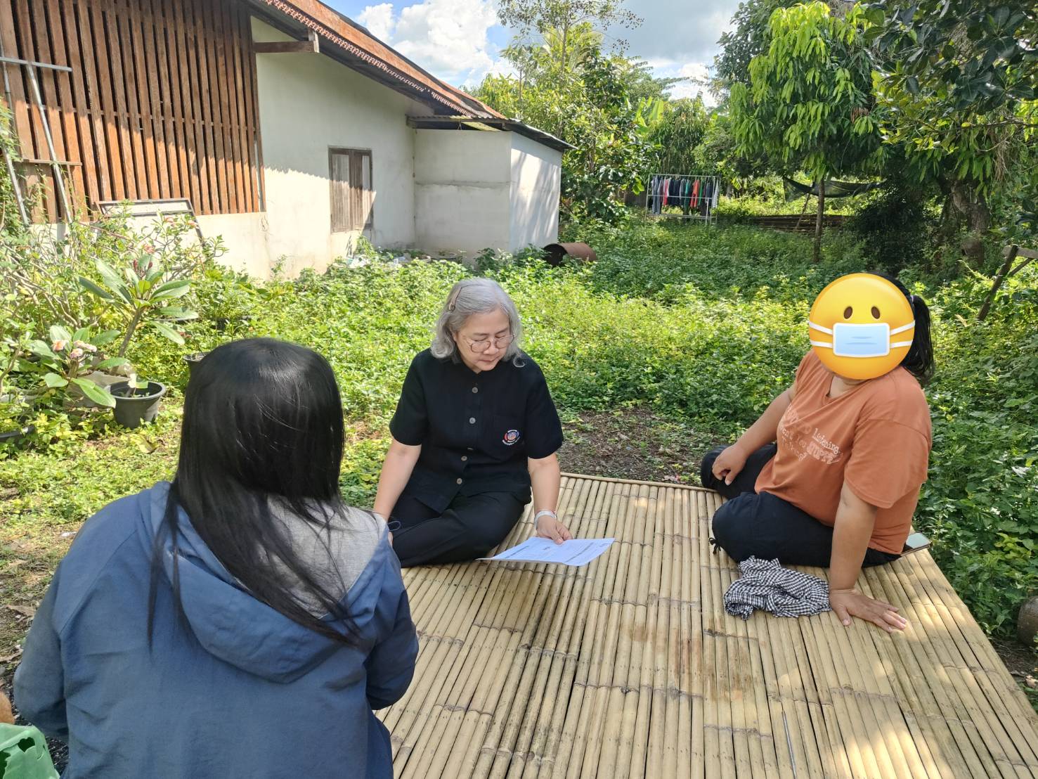 พช.เฉลิมพระเกียรติ ลงพื้นที่ติดตามหนี้กลุ่มเลี้ยงสุกรเพื่อจำหน่าย ตำบลตาเป๊ก